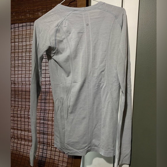 2 Gray lululemon size 6 Swiftly tech long sleeve shirts in good used condition - Picture 5 of 6